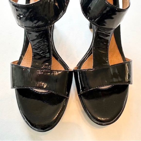 SOFFT Sandals Black Sexy T-Strap Leather Patent Buckle 3”Heel NEW Sz 38.5 7.5 - Picture 2 of 11